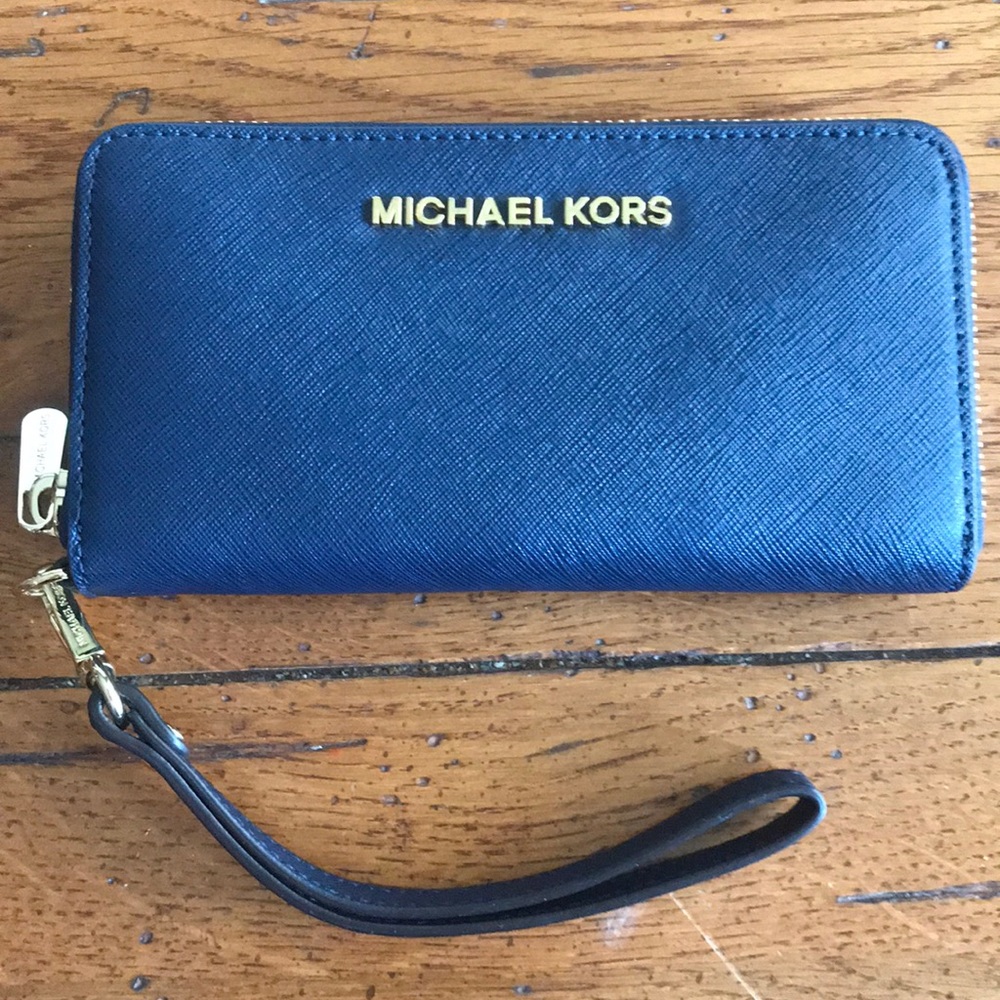 Navy Blue Michael Kors Jet Set Wrist Wallet
